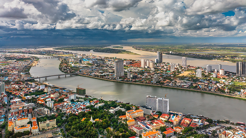 Top view of Wat Phnom, Tonle Sap and Mekong rivers in Phnom Penh | Freelance Aerial Photography in Cambodia